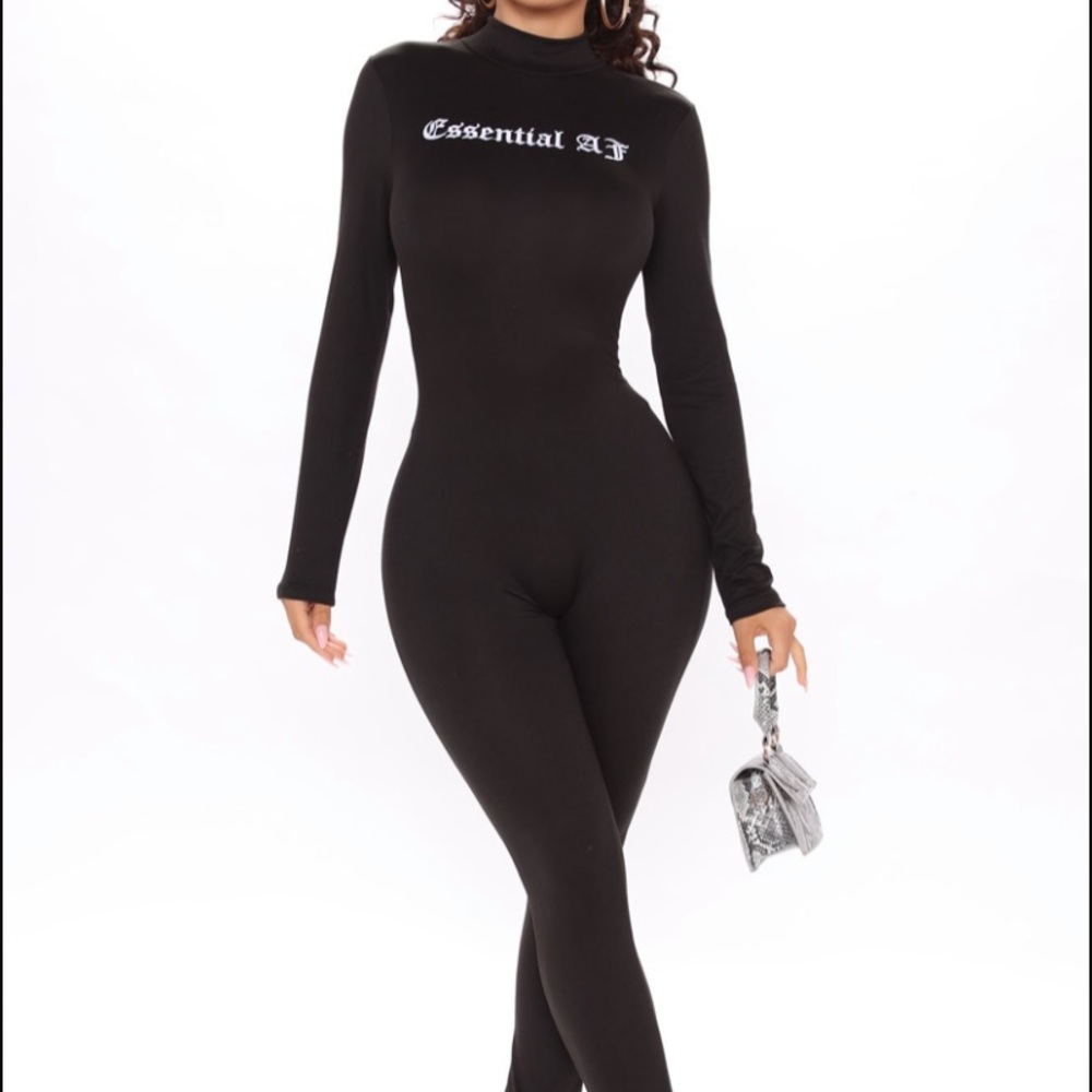 LONGSLEEVE FASHION NOVA “ESSENTIAL AF” JUMPSUIT